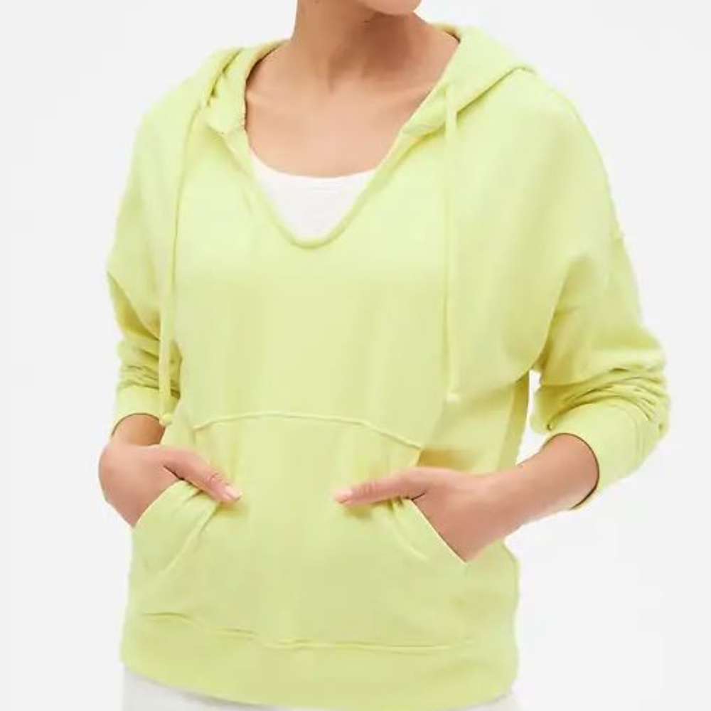 New Gap pullover with hoodie S. Large